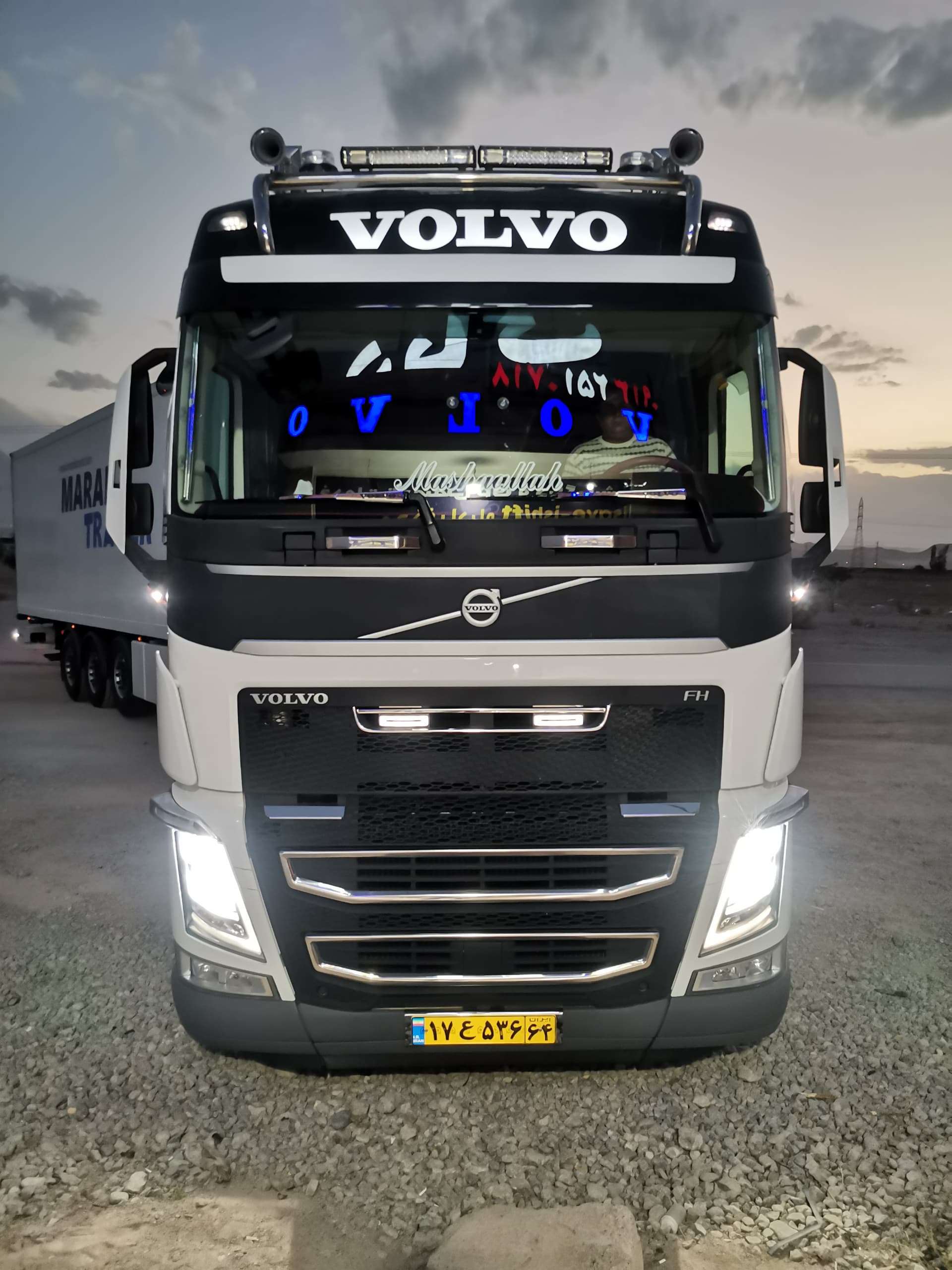 نصب چراغ های اضافی و تزئیناتی